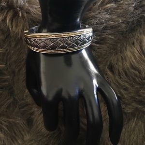 Gorgeous multi tone braided detail clamp bracelet